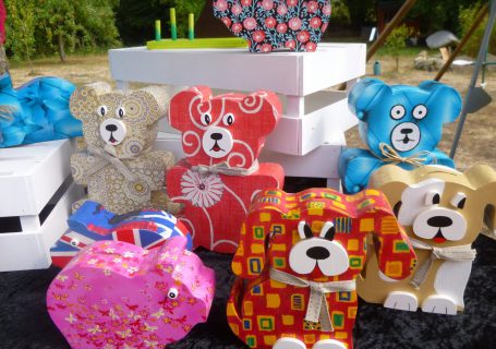 Tirelire en bois animaux multicolore fait main