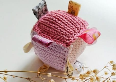 Création faite à la main, cube d'éveil pour enfant